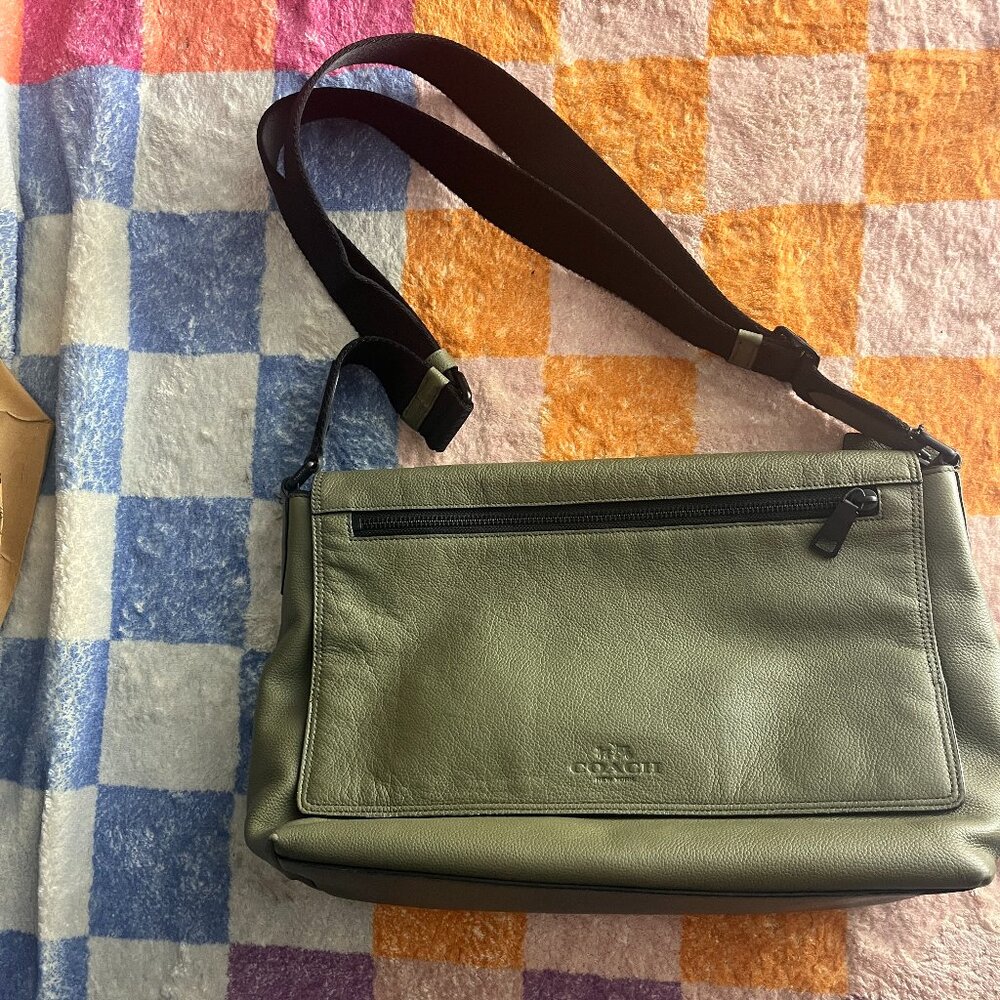 Coach Sullivan Olive Green Leather Messenger Bag – Like New
